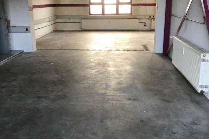 Eingangsbereich, vorderer Hallenbereich leer
