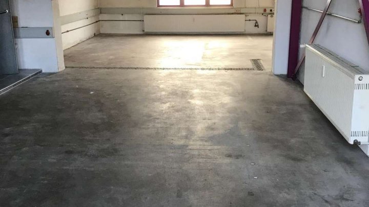 Halle mit einladender Bürofläche zu verkaufen!