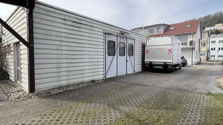 Halle mit einladender Bürofläche zu verkaufen!