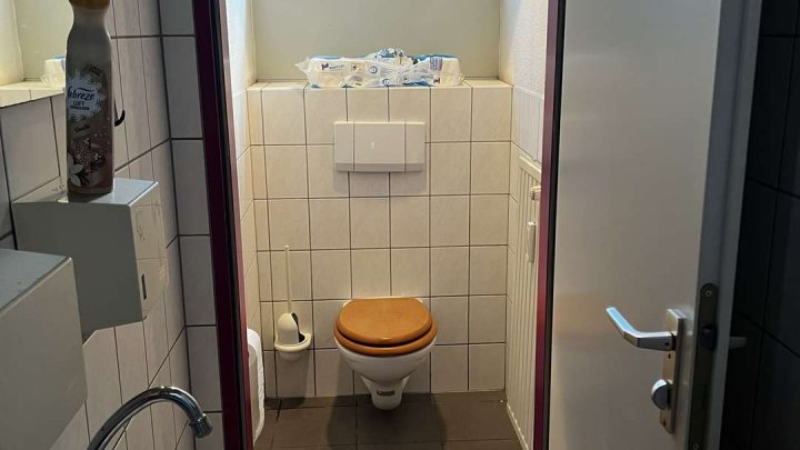 Halle mit einladender Bürofläche zu verkaufen!