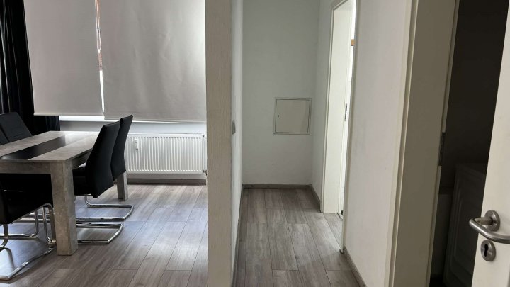 Sehr großzügige 5 Zimmer Wohnung im Hinterhof mit Stellplatz zu verkaufen!