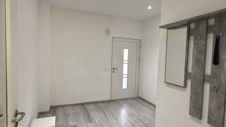 Sehr großzügige 5 Zimmer Wohnung im Hinterhof mit Stellplatz zu verkaufen!