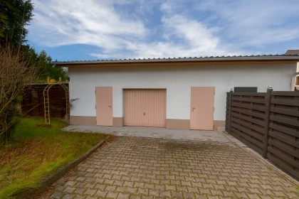 Garage/Hobbyraum/Werkstatt/Pergola Nebengebäude