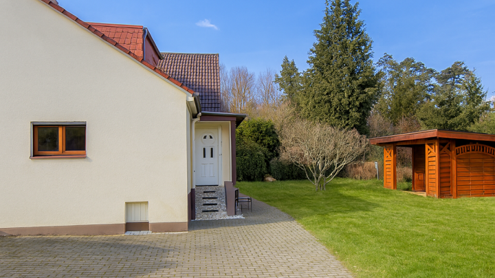 Raum für Ideen: Doppelhaushälfte mit Bauplatz, großem Garten und Garage