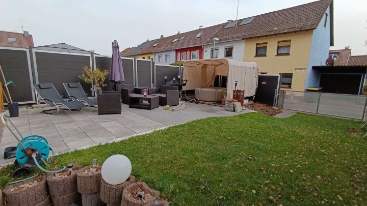 sofort beziehbar**provisionsfrei ** komplett renoviertes Haus für die Familie