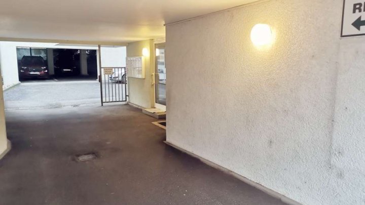 Zentrumsnahe 2-Zi.-ETW mit EBK, Balkon und Carport