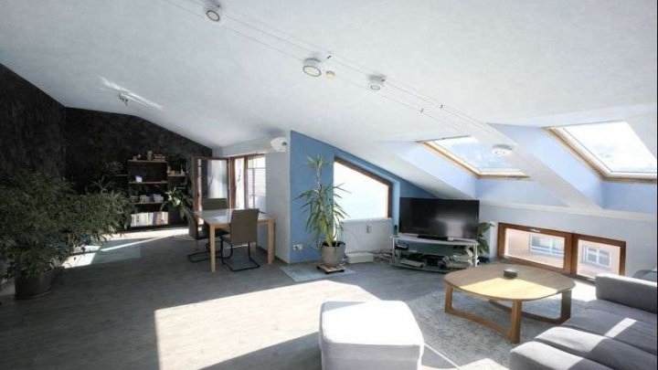 Wohnen über den Dächern: Helle 2-Zimmer-Wohnung mit Dachterrasse und Tiefgarage in Bestlage