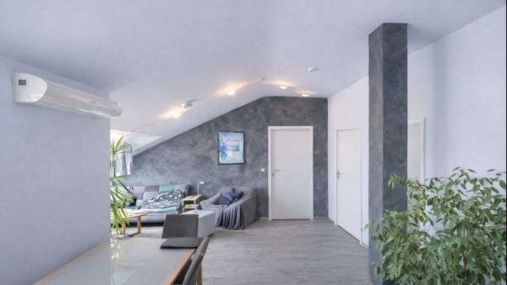 Wohnen über den Dächern: Helle 2-Zimmer-Wohnung mit Dachterrasse und Tiefgarage in Bestlage