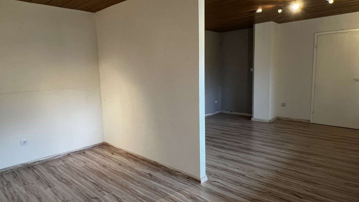 Schönes Haus mit Traumaussicht, Einliegerwohnung, schönem Garten und Garage zu verkaufen!!