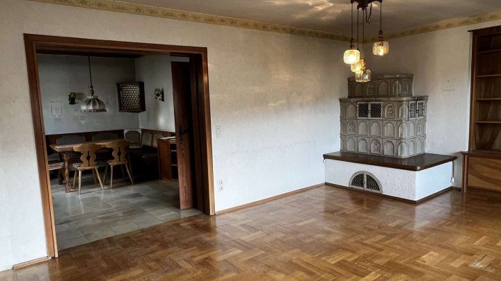 Schönes Haus mit Traumaussicht, Einliegerwohnung, schönem Garten und Garage zu verkaufen!!