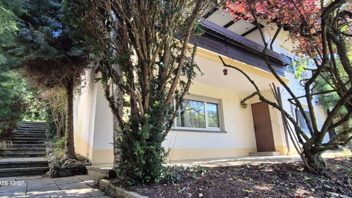 Schönes Haus mit Traumaussicht, Einliegerwohnung, schönem Garten und Garage zu verkaufen!!