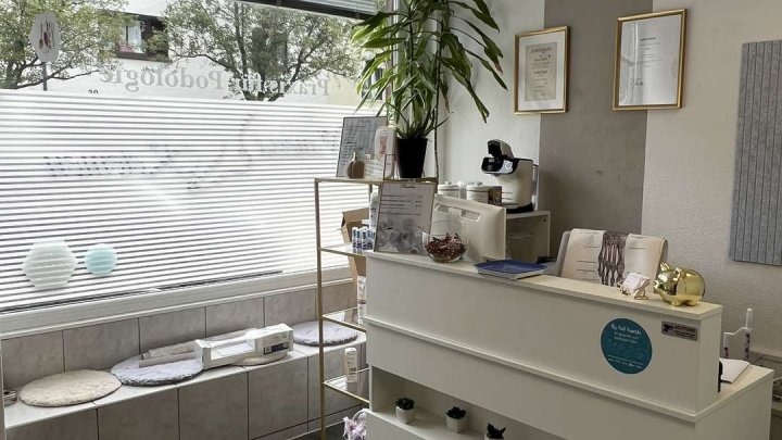 5 Wohnungen umsetzbar, Gewerbe & Hinterhaus! Alles unter 2 Dächern!