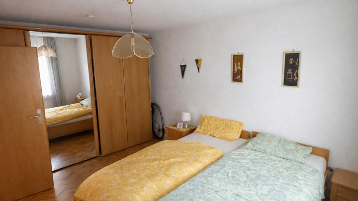 Barrierefreie 2 Zi-ETW mit XXL-Auto-Stellplatz