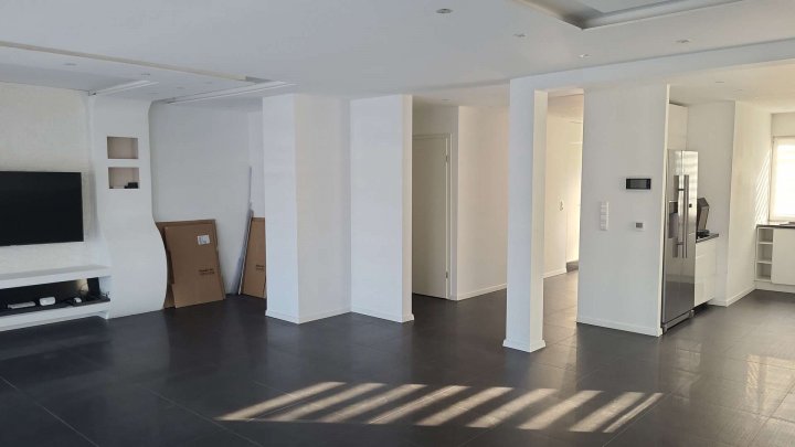 *** Einfamilienhaus mit Restarbeiten ***