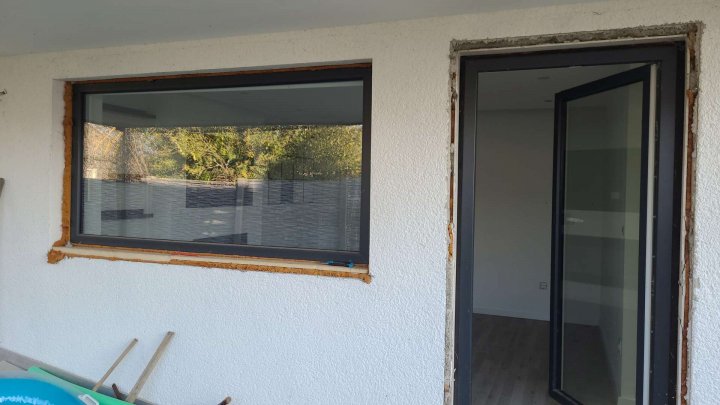 *** Einfamilienhaus mit Restarbeiten ***