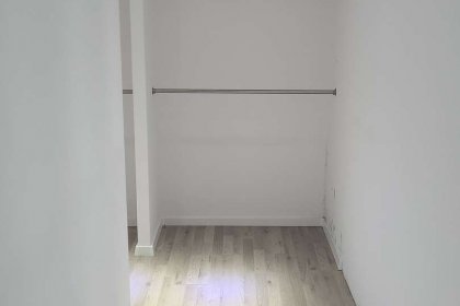 Begehbarer Kleiderschrank leer