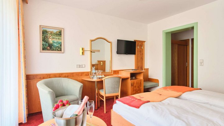 ***Großes, schönes Haus mit Blick auf die Schwarzwaldberge zu verkaufen***