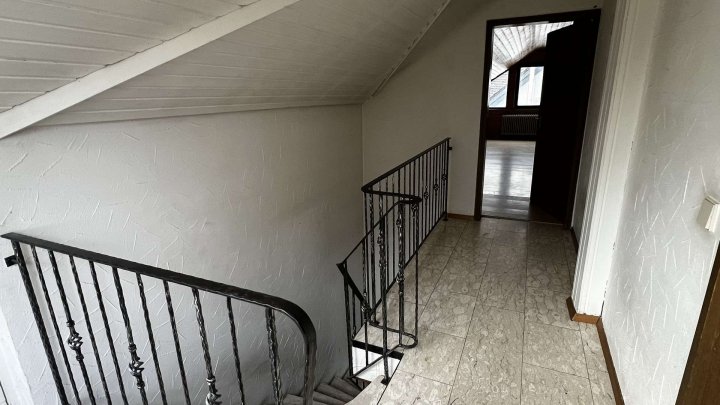 Rohdiamant braucht Feinschliff! Schönes Haus - renovierungsbedürftig zu verkaufen.