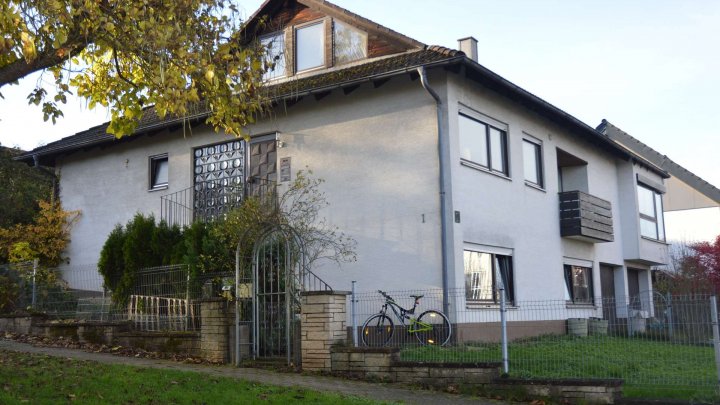 Rohdiamant braucht Feinschliff! Schönes Haus - renovierungsbedürftig zu verkaufen.