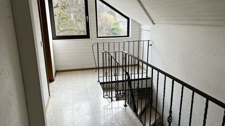 Rohdiamant braucht Feinschliff! Schönes Haus - renovierungsbedürftig zu verkaufen.