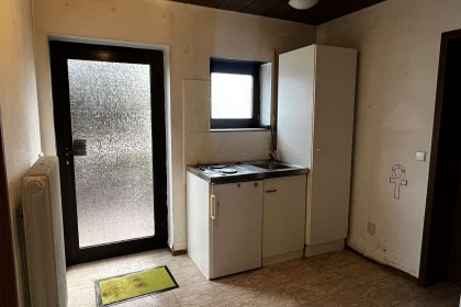 Eingang und Küchenzeile in der EW