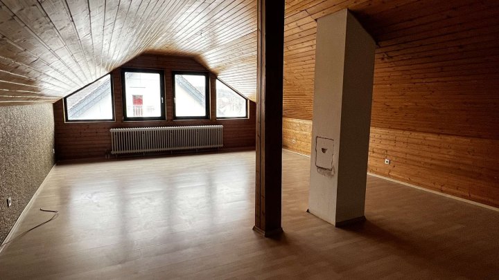 Rohdiamant braucht Feinschliff! Schönes Haus - renovierungsbedürftig zu verkaufen.