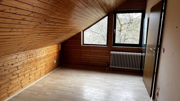 Rohdiamant braucht Feinschliff! Schönes Haus - renovierungsbedürftig zu verkaufen.