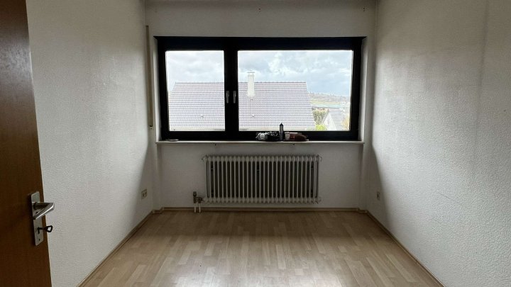 Rohdiamant braucht Feinschliff! Schönes Haus - renovierungsbedürftig zu verkaufen.