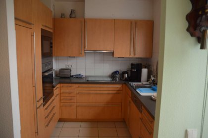 Küche mit Einbauküche