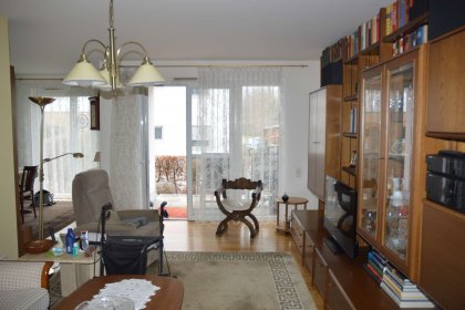 Wohnzimmer mit zugang zur Terrasse