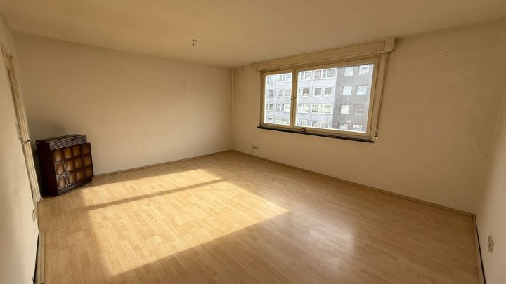 Renovierungswillige aufgepasst! 2-Zi-Whg in zentraler Lage mit EBK zu verkaufen!