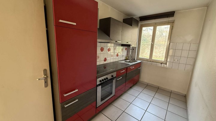 Renovierungswillige aufgepasst! 2-Zi-Whg in zentraler Lage mit EBK zu verkaufen!