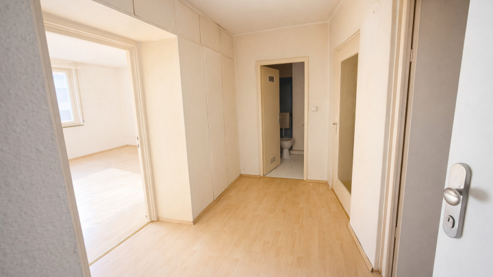 Renovierungswillige aufgepasst! 2-Zi-Whg in zentraler Lage mit EBK zu verkaufen!