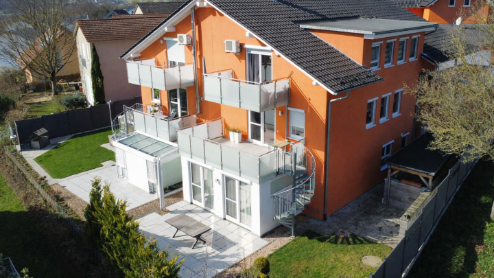 Moderne Maisonettewohnung mit Garten, großer Terrasse & Balkon