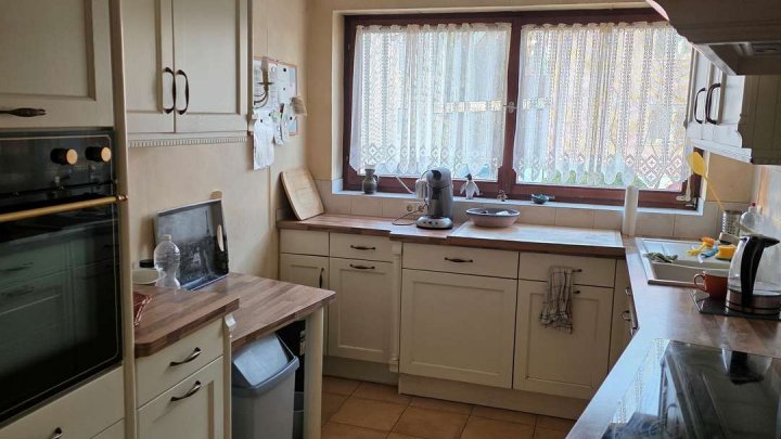 Attraktives Zweifamilienhaus mit großem Grundstück, PV-Anlage & Ausbaupotenzial in ruhiger Lage