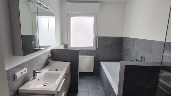 Modernes Wohnen: 3 Zimmer mit Komfort-Bad und Garagenplatz