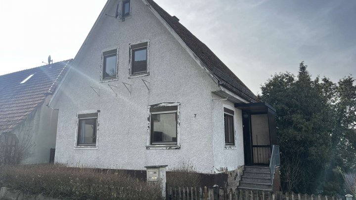 Sanierungsobjekt: Einfamilienhaus mit Garten in Niebelsbach