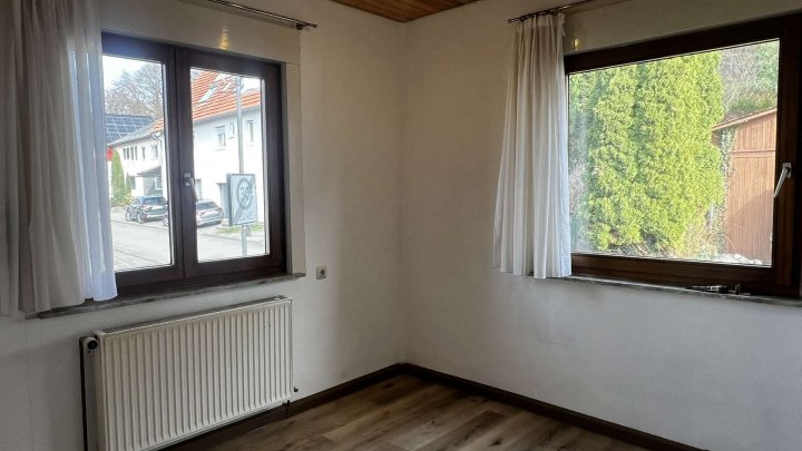 Sanierungsobjekt: Einfamilienhaus mit Garten in Niebelsbach