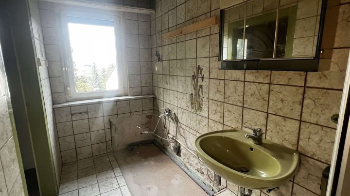 Sanierungsobjekt: Einfamilienhaus mit Garten in Niebelsbach