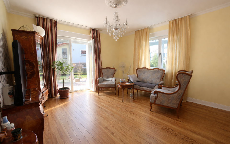 EG: Wohnzimmer (Zugang Terrasse)