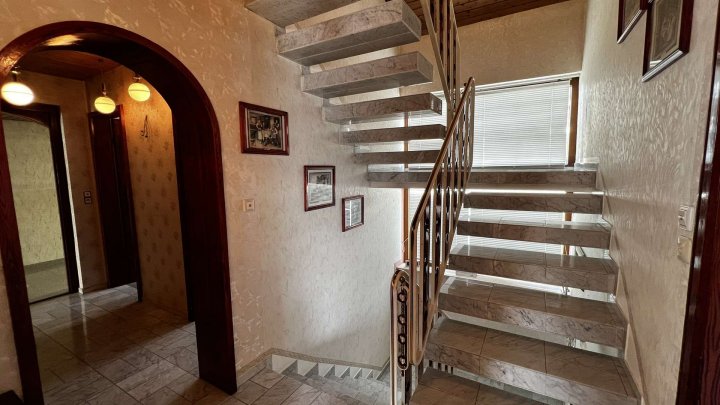 Charmantes freistehendes Einfamilien-Haus mit Einliegerwohnung und fantastischer Aussicht!!