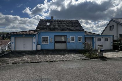 Haus von der Straßenseite