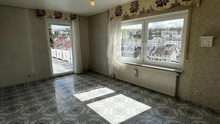 Charmantes freistehendes Einfamilien-Haus mit Einliegerwohnung und fantastischer Aussicht!!