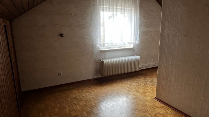 Charmantes freistehendes Einfamilien-Haus mit Einliegerwohnung und fantastischer Aussicht!!