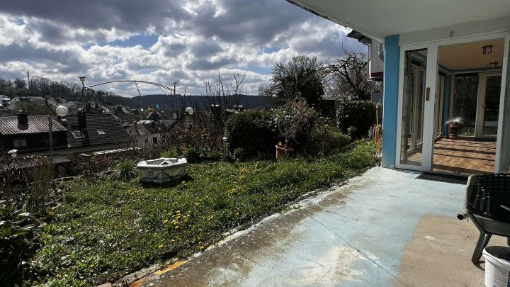 Charmantes freistehendes Einfamilien-Haus mit Einliegerwohnung und fantastischer Aussicht!!