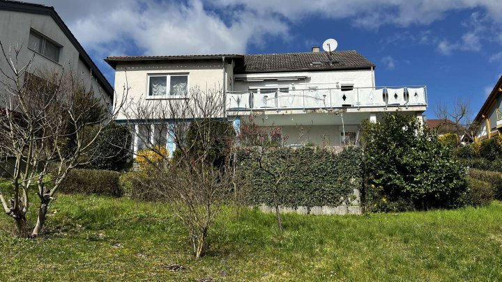 Charmantes freistehendes Einfamilien-Haus mit Einliegerwohnung und fantastischer Aussicht!!