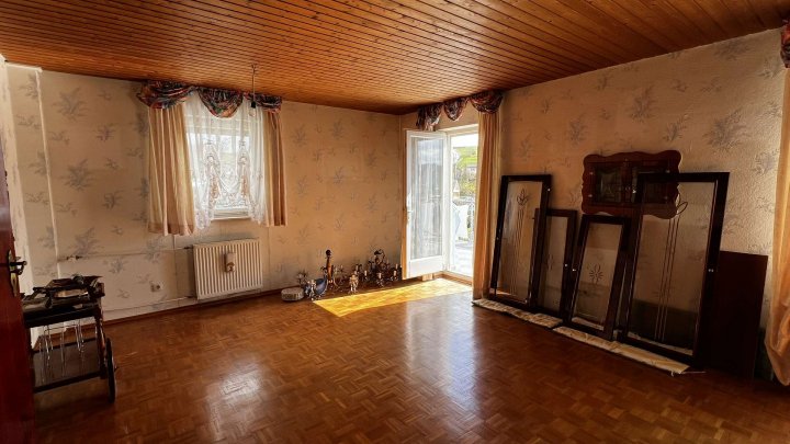 Charmantes freistehendes Einfamilien-Haus mit Einliegerwohnung und fantastischer Aussicht!!