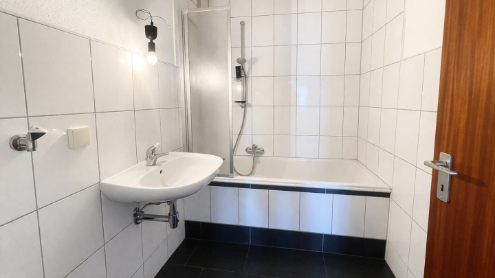 Erstbezug nach Sanierung: Helle 2-Zimmer-Wohnung mit Südbalkon, EBK & Tiefgarage in Top-Lage