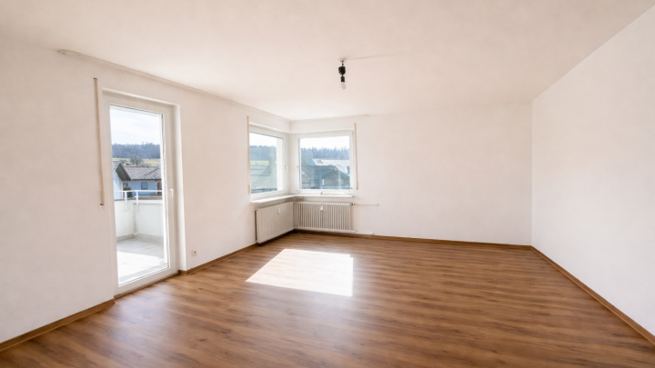Erstbezug nach Sanierung: Helle 2-Zimmer-Wohnung mit Südbalkon, EBK & Tiefgarage in Top-Lage