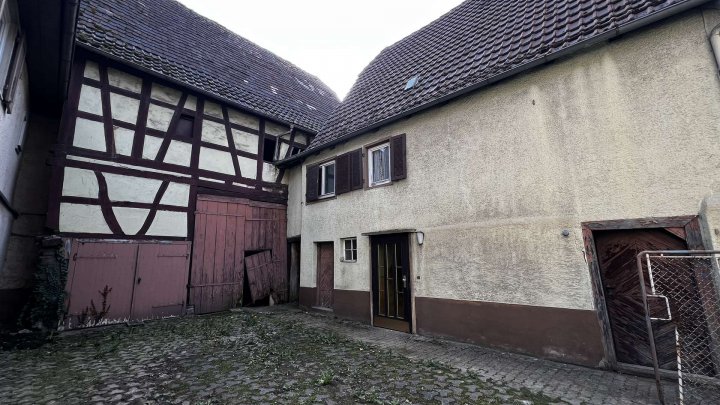 Sanierungsobjekt mit Scheune & großem Garten in zentraler Lage zu verkaufen